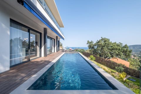 Architect-Designed House Heated Pool and Sea View Villa in Mandelieu-La Napoule