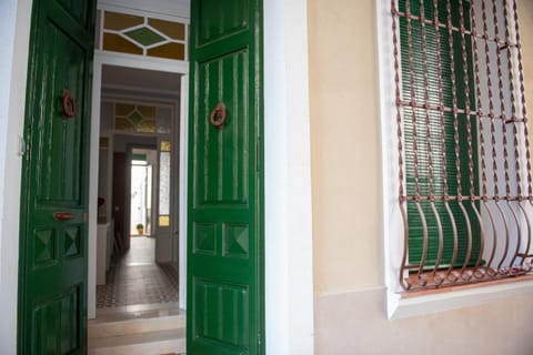 Facade/entrance