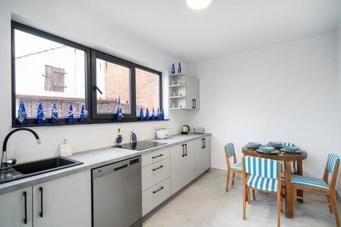 Kitchen or kitchenette, Dining area, Communal kitchen, dishwasher, toaster, air conditioner