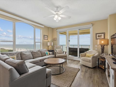 View (from property/room), Balcony/Terrace, Living room, Seating area, Beach, Sea view, furniture