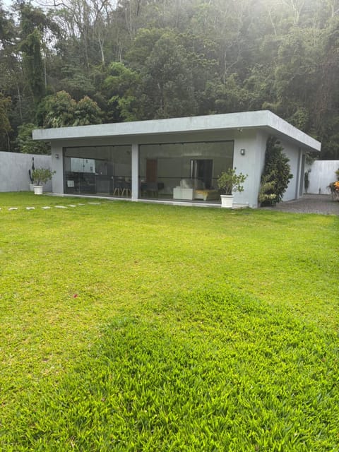Casa Deck videiras House in State of Rio de Janeiro
