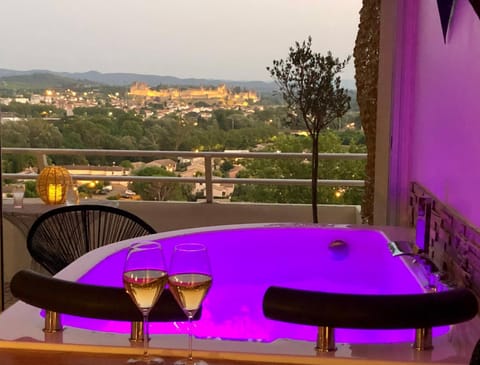 Hot Tub, View (from property/room), City view, Landmark view