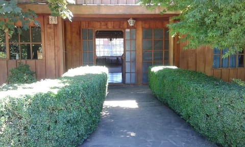 Facade/entrance