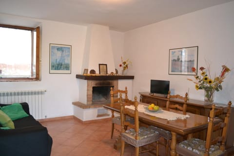 Appartamento La Chiusa Apartment in Monticiano