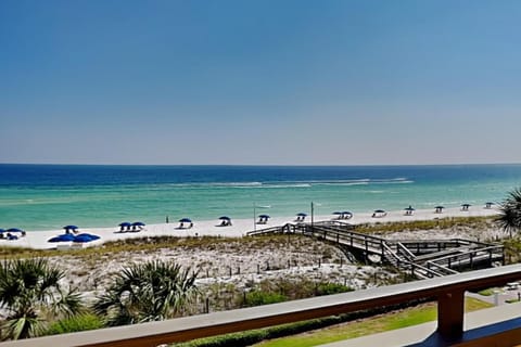 View (from property/room), Balcony/Terrace, Beach