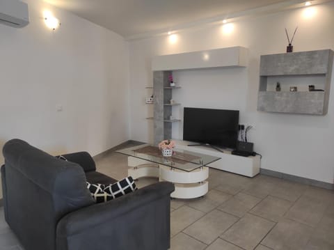 TV and multimedia, Living room, air conditioner