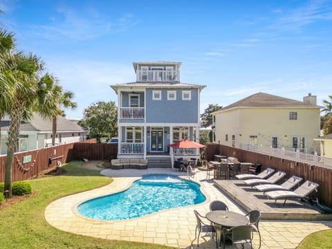 Property building, Patio, Garden, Balcony/Terrace, Swimming pool