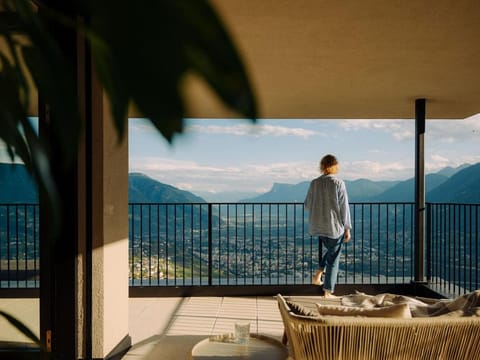 Balcony/Terrace, Mountain view