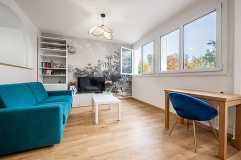 Library, TV and multimedia, Living room, Seating area, Dining area