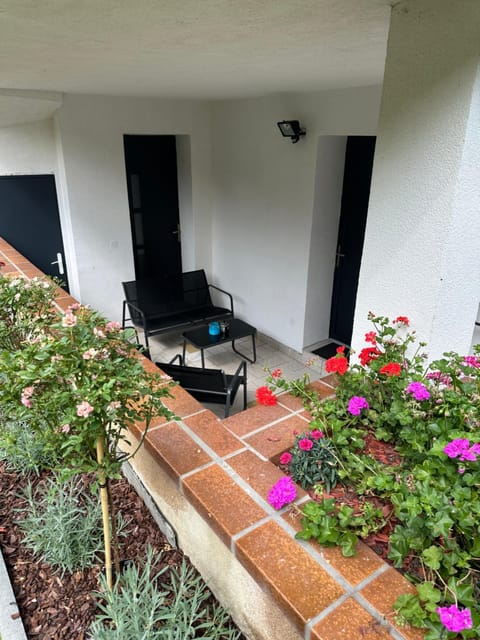 Appartement cosy dans une maison calme et parking gratuit avec borne Apartment in Illkirch-Graffenstaden