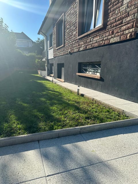 Appartement cosy dans une maison calme et parking gratuit avec borne Apartment in Illkirch-Graffenstaden