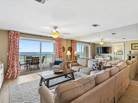 TV and multimedia, Balcony/Terrace, Living room, Seating area, Sea view, furniture