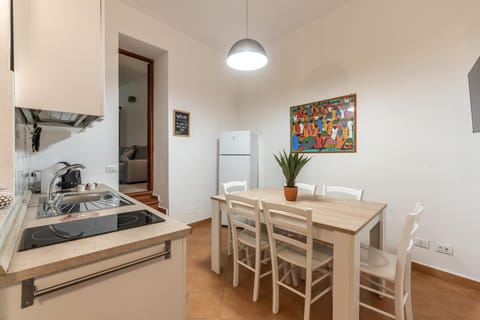 Kitchen or kitchenette, Dining area, stove