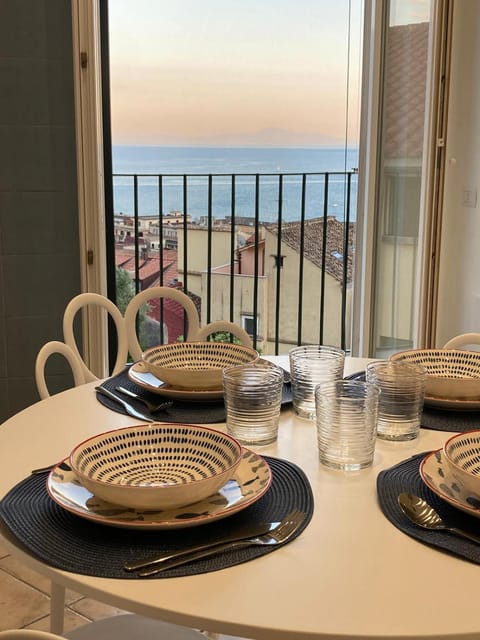 View (from property/room), Balcony/Terrace, Food and drinks, Dining area, Food, Sea view