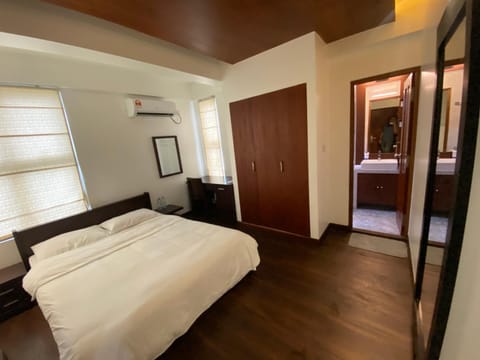 Bed, Photo of the whole room, Bedroom, wardrobe