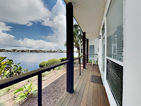 Garden, Balcony/Terrace, Lake view