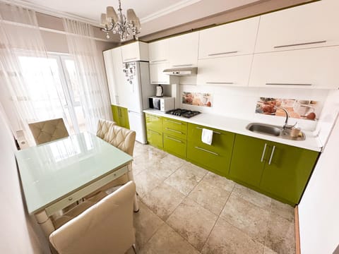 Kitchen or kitchenette, Dining area, stove
