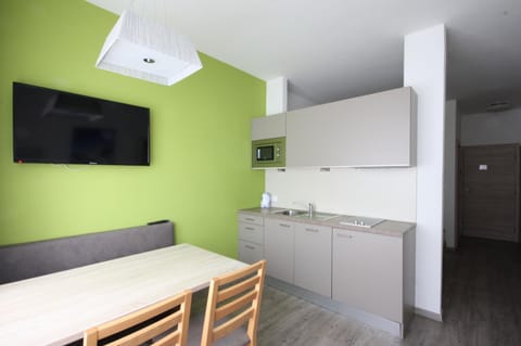 TV and multimedia, Kitchen or kitchenette, dishwasher