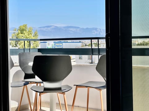 Day, View (from property/room), Balcony/Terrace, Seating area, Dining area, Mountain view