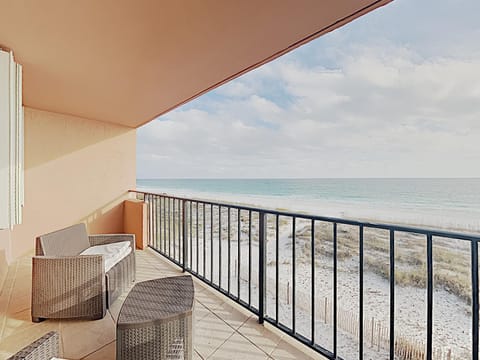 Balcony/Terrace, Seating area, Beach, Sea view