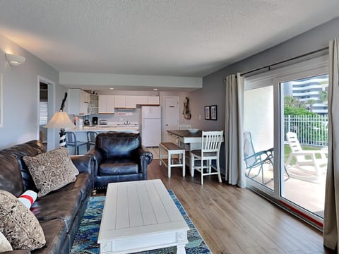 Balcony/Terrace, Kitchen or kitchenette, Living room, Seating area, Dining area, furniture