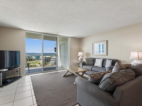 TV and multimedia, View (from property/room), Balcony/Terrace, Living room, Seating area, Sea view, furniture