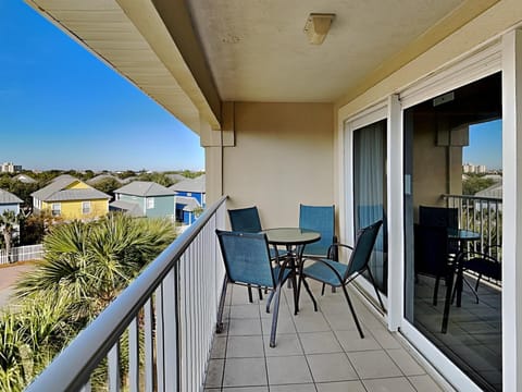 Balcony/Terrace, Seating area, Quiet street view