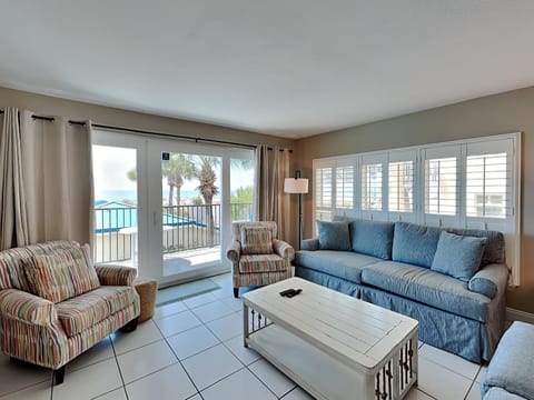 Balcony/Terrace, Living room, Seating area, Sea view, furniture