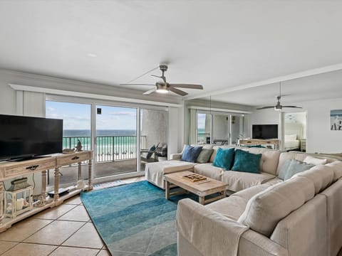 TV and multimedia, Balcony/Terrace, Living room, Seating area, Sea view, furniture