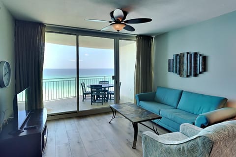 TV and multimedia, Balcony/Terrace, Living room, Seating area, Sea view, furniture
