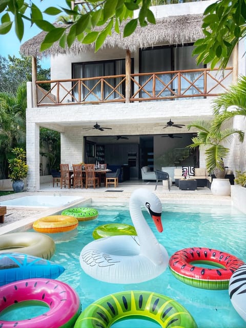 Property building, Patio, Day, Hot Tub, Hot Tub, Pool view, Pool view, Swimming pool, Swimming pool, group of guests, group of guests, Family, Family, Family, Parking, concierge, heating, heating, internet, sunbed, sunbed, towels
