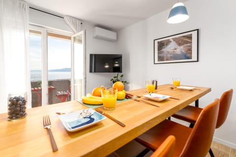 TV and multimedia, Dining area, locker, air conditioner