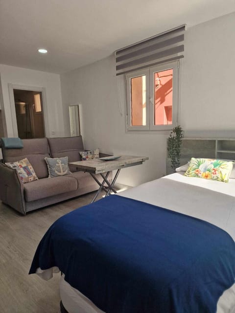 Bed, Living room