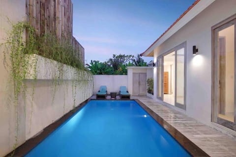Green Villa A, brand new villa near central Ubud. Villa in Ubud