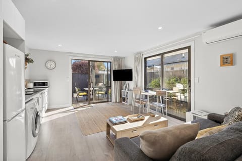Kitchen or kitchenette, Living room, Dining area
