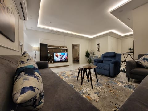 Communal lounge/ TV room, TV and multimedia, Living room, Seating area