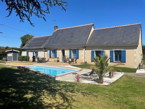 Property building, Garden, Garden view, Swimming pool