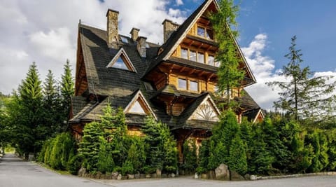 Property building, Day, Garden, Garden view