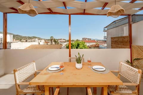Natural landscape, Balcony/Terrace, Dining area