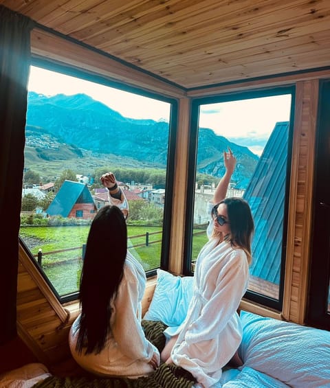 Bed, Natural landscape, Guests, Mountain view