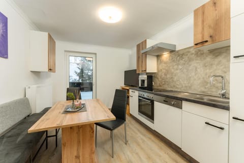 Kitchen or kitchenette, Seating area, Dining area, dishwasher, pet friendly, stove