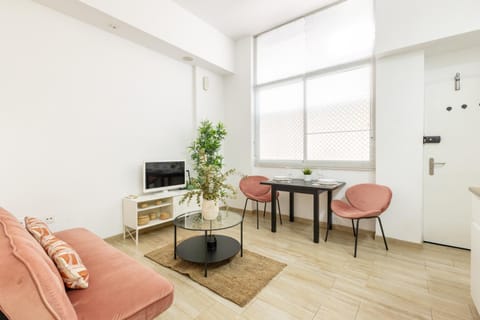 TV and multimedia, Living room, Seating area, Dining area