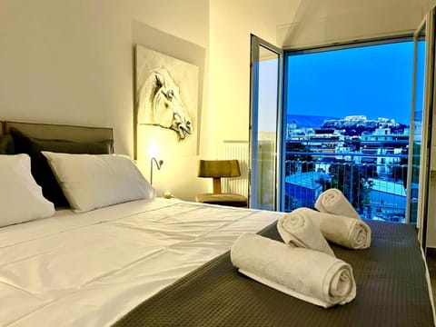 Bed, Photo of the whole room, Bedroom, Location, towels