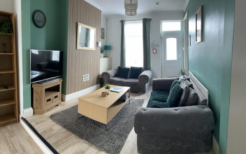 Communal lounge/ TV room, TV and multimedia, Living room