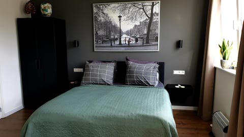 Bed, internet