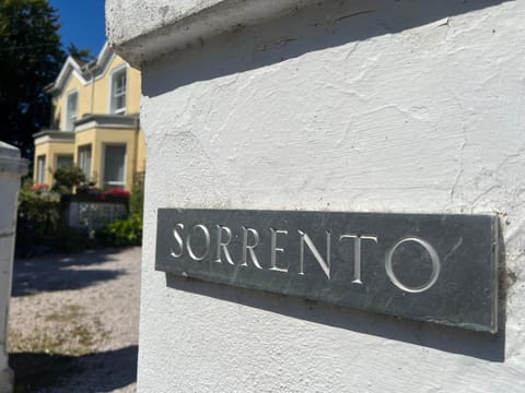 Large Three bed Two bathroom flat in Central Torquay Apartment in Torquay