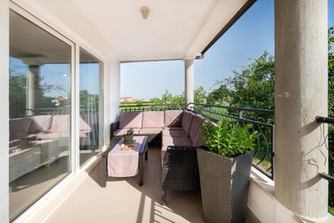 Patio, Day, Garden, View (from property/room), Balcony/Terrace, Seating area, Garden view
