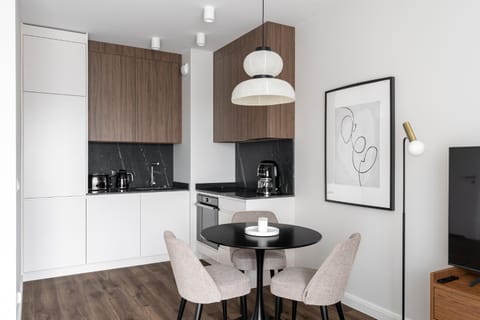 Kitchen or kitchenette, Dining area, stove