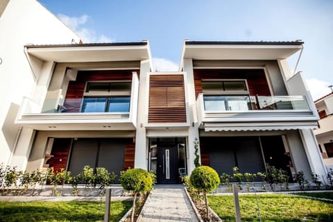 Property building, Day