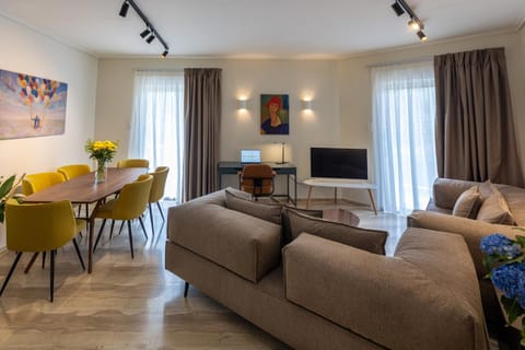 Living room, Seating area, Dining area